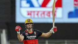 IPL 2020: ഡിവില്യേഴ്‌സ് ജീനിയസ്, ഐപിഎല്‍ ലോഗോ വരെ അവനെ പോലെയെന്ന് സെവാഗ്!!