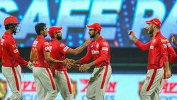 IPL 2020: നാലാം സ്ഥാനത്തെത്താന്‍ 4 ടീമുകള്‍, ഏറ്റവും സാധ്യത അവര്‍ക്ക് മാത്രം, റണ്‍റേറ്റ് കളി മാറ്റും