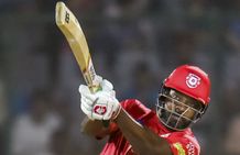 IPL 2020: അവസാന ഓവറില്‍ ആര്‍സിബിയെ പേടിച്ചോ? യൂണിവേഴ്‌സ് ബോസിനെന്ത് പേടിയെന്ന് ഗെയ്ല്‍!!