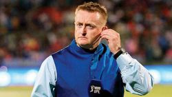 IPL 2020: അവര്‍ക്ക് പ്ലേഓഫിലെത്താനുള്ള പവറില്ല, ധോണിയുടെ ടീം എവിടെയുമെത്തില്ലെന്ന് മുന്‍ കിവീസ് താരം