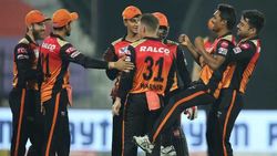 IPL 2020: ഡല്‍ഹിക്കു പിറകെ ആര്‍സിബിയും കൊമ്പുകുത്തി- പ്ലേഓഫ് പോര് കിടിലന്‍ ക്ലൈമാക്‌സിലേക്ക്