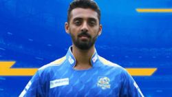 IPL 2020: ക്രിക്കറ്റിനായി ജോലി വിട്ടു! പഞ്ചാബിന്റെ കോടികള്‍ വെള്ളത്തിലാക്കി- വരുണിനെ അറിയാം