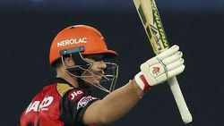 IPL 2020: കോലിയുടെ വമ്പന്‍ റെക്കോര്‍ഡ് ഇനി വാര്‍ണര്‍ക്ക്! അതിവേഗം എലൈറ്റ് ക്ലബ്ബില്‍