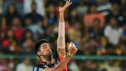 IPL 2020: ബൗളറാക്കിയത് ധോണി, ആത്മവിശ്വാസം തന്നത് കോലിയെന്ന് ആര്‍സിബിയുടെ പവര്‍പ്ലേ ബൗളര്‍