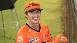 IPL 2020: കെകെആറിന്റെ മധ്യനിരയുടെ കരുത്ത് അവനാണ്, സീസണില്‍ ഗംഭീര പ്രകടനമെന്ന് ബ്രാഡ് ഹോഗ്!!