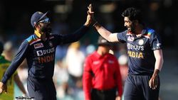 തല്ലിത്തകര്‍ത്ത് ഓസീസ്; മൂര്‍ച്ച നഷ്ടപ്പെട്ട് ഇന്ത്യന്‍ ബൗളര്‍മാര്‍, ബൂംറയ്ക്ക് നാണക്കേട്