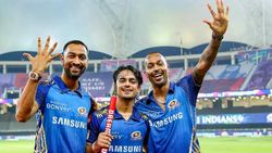 IPL 2020: അവനെ നോക്കിവച്ചോ, വളരെ സ്‌പെഷ്യല്‍- മുംബൈ ഹീറോയെ പുകഴ്ത്തി യുവി