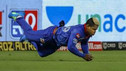 IPL 2020: അടുത്ത തവണ അതുണ്ടായാല്‍ തടയും, ധവാന്‍ ഒന്നും പറയാതെ നടന്നുപോയെന്ന് ഹെറ്റ്മയര്‍!!