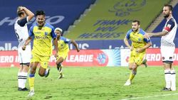 ISL 2020-21: രക്ഷപ്പെട്ടു, ബ്ലാസ്‌റ്റേഴ്സിനു ജയം അകന്നു തന്നെ- ഇഞ്ചുറിടൈം ഗോളില്‍ സമനില