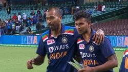 'സഹോദരാ നീയാണ് പരമ്പരയിലെ താരം', നട്ടുവിനെ ചേര്‍ത്ത് നിര്‍ത്തി ഹര്‍ദിക്; കൈയടിച്ച് ആരാധകര്‍