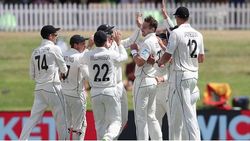 ഒന്നാം ടെസ്റ്റ്: കൂറ്റന്‍ വിജയ ലക്ഷ്യം മുന്നോട്ട് വെച്ച് കിവീസ്, പാകിസ്താന്‍ തകരുന്നു