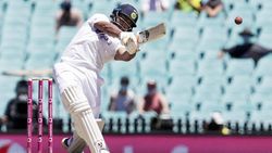 IND vs AUS: വെടിക്കെട്ട് ബാറ്റിങ്ങുമായി റിഷഭ് പന്ത്, ഓസീസ് മണ്ണില്‍ റെക്കോഡുകളും നിരവധി