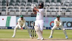 2nd Test: ദക്ഷിണാഫ്രിക്കയെ 302ല്‍ ഒതുക്കി ശ്രീലങ്ക, മികച്ച ലീഡിനായി പൊരുതുന്നു