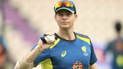 IND vs AUS: സ്മിത്തിന് മതിയായില്ല, പിച്ചില്‍ കൃത്രിമം കാട്ടാന്‍ ശ്രമം, ക്യാമറയില്‍ കുടുങ്ങി- വീഡിയോ