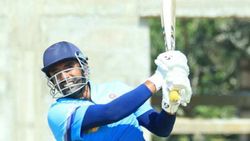 ബാറ്റണ്‍ ഉത്തപ്പയ്ക്കു കൈമാറി അസ്ഹര്‍, 54 ബോളില്‍ 91- കേരളം ഡല്‍ഹിയെയും വീഴ്ത്തി