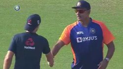 IND vs ENG: നീ ചുണക്കുട്ടി തന്നെ-റൂട്ടിനെ നേരിട്ട് അഭിനന്ദിച്ച് ശാസ്ത്രി