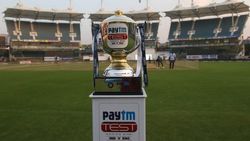 ചെന്നൈ ടെസ്റ്റ്: ഇംഗ്ലണ്ടിന് ടോസ്, ബാറ്റിങ് തിരഞ്ഞെടുത്തു — കോലിയും ഇഷാന്തും തിരിച്ചെത്തി, നദീമിന് അരങ്ങേറ്റം