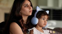 IND vs ENG: കളി കാണാന്‍ മകളോടൊപ്പം റിതിക, ഇത്തവണ 'സമ്മാനം' നല്‍കാന്‍ രോഹിതിനായില്ല