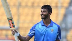 ഫിഫ്റ്റികളും സെഞ്ച്വറികളും മാത്രം! ചരിത്രം കുറിച്ച് ദേവ്ദത്ത്- വാരിക്കൂട്ടിയത് 737 റണ്‍സ്