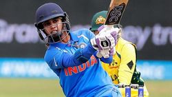 അന്താരാഷ്ട്ര ക്രിക്കറ്റില്‍ 10,000 റണ്‍സ് പിന്നിട്ട് മിതാലി രാജ്; രണ്ടാമത്തെ വനിതാ താരം, ആദ്യ ഇന്ത്യന്‍ താരം