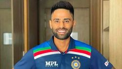 IND vs ENG: എന്തൊരു കാത്തിരിപ്പ്, റായുഡുവിനെ പിന്നിലാക്കി സൂര്യകുമാര്‍- സെഞ്ച്വറി പിന്നിട്ടു!