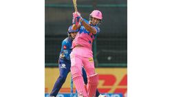 IPL 2021: ശിവം പ്രതിമ ദുബെ! ഇതെന്ത് ഫുട്ട് വര്‍ക്ക്? ട്രോള്‍മഴ