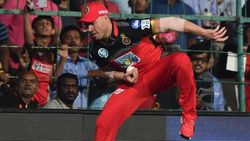 IPL 2021: ഒരു ഐപിഎല്‍ സീസണില്‍ കൂടുതല്‍ ക്യാച്ച്, ടോപ് സിക്‌സ് ഇതാ