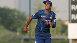 IPL 2021: എസ്ആര്‍എച്ചിന്റെ മധ്യനിര ഒന്നിനും കൊള്ളില്ല, ജാദവിനെ കളിപ്പിക്കുന്നതാണ് നല്ലതെന്ന് ഓജ