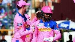 IPL 2021: സഞ്ജുവിന്റെ ടീമില്‍ കളിക്കാന്‍ ആളില്ല, വായ്പയ്ക്ക് വിദേശ താരങ്ങളെ വാങ്ങാന്‍ രാജസ്ഥാന്‍