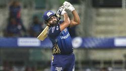 IPL 2021: ധോണിയെ പിന്നിലാക്കി രോഹിത്, ഇന്ത്യക്കാരിലെ 'സിക്‌സര്‍മാന്‍'!