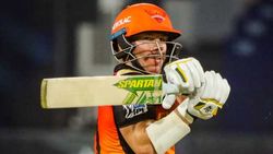 IPL 2021: ഡബിള്‍ ധമാക്ക! അടുത്തടുത്ത ബോളില്‍ വമ്പന്‍ നേട്ടം, വാര്‍ണര്‍ ഡാ