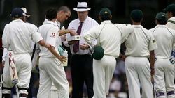 ഇങ്ങനെയും കളി നിര്‍ത്തും!- ക്രിക്കറ്റ് തടസ്സപ്പെട്ട മൂന്ന് അസാധാരണ സാഹചര്യങ്ങള്‍