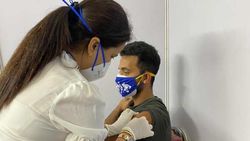 ശാസ്ത്രി, ധവാന്‍, പിന്നാലെ അജിങ്ക്യ രഹാനെയും- ആദ്യ ഡോസ് കൊവിഡ് വാക്‌സിനെടുത്തു