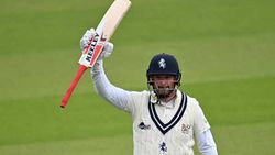 45ാം വയസ്സില്‍ 190 റണ്‍സ്- ഒമ്പതാം വിക്കറ്റില്‍ 160 റണ്‍സ് കൂട്ടുകെട്ട്, ഒരാളുടെ സംഭാവന 1 റണ്‍സ്!