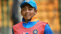 ഈ തടിയും വച്ച് ഇന്ത്യക്കായി കളിക്കില്ല! ഭാരം കുറച്ചാല്‍ മാത്രം ടീമിലെത്താം- പൃഥ്വിയോട് സെലക്ടര്‍മാര്‍