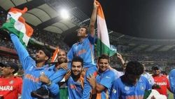 എന്നെ നിലത്തിടരുത്, കോലിയോടും യൂസുഫിനോടും പറഞ്ഞു- ലോകകപ്പ് വിജയത്തെക്കുറിച്ച് സച്ചിന്‍