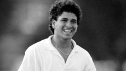 പാക് ടീമിനായി കളിച്ച് സച്ചിന്‍! ബംഗ്ലാദേശിന് ഫീല്‍ഡൊരുക്കിയ ധോണി- ഇന്ത്യക്കേ ഇവ കഴിയൂ