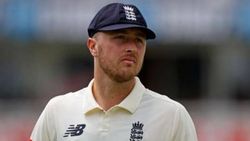 വംശീയ, ലൈംഗീക ട്വീറ്റ്; ഒല്ലി റോബിന്‍സന് അന്താരാഷ്ട്ര ക്രിക്കറ്റില്‍ നിന്ന് വിലക്കേര്‍പ്പെടുത്തി ഇസിബി