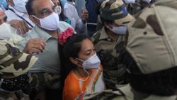 Olympics 2021: വെള്ളിത്തിളക്കവുമായി മീരാബായ് നാട്ടില്‍ മടങ്ങിയെത്തി, ഊഷ്മള വരവേല്‍പ്പ്