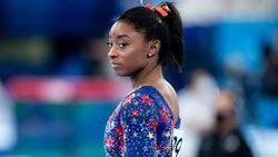 Olympics: അമേരിക്കയ്ക്കു ഷോക്ക്, ജിംനാസ്റ്റിക്‌സ് സൂപ്പര്‍ താരം ബൈല്‍സ് ഫൈനലിനിടെ് പിന്‍മാറി!