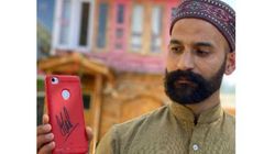 അന്നു പോലീസിന്റെ തല്ലുവാങ്ങി, ഇന്നു ഫോണില്‍ ധോണിയുടെ കൈയൊപ്പ്! ദേവിനു സ്വപ്‌നസാഫല്യം