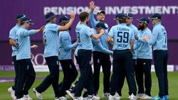 Srilanka vs England: മഴ രക്ഷയ്‌ക്കെത്തി, തൂത്തുവാരലില്‍ നിന്നും ലങ്ക തടിതപ്പി