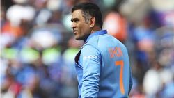 ധോണിക്ക് മുമ്പ് അരങ്ങേറ്റം, പക്ഷെ ഇതുവരെ വിരമിക്കല്‍ പ്രഖ്യാപിച്ചിട്ടില്ല, 10 സൂപ്പര്‍ താരങ്ങളിതാ