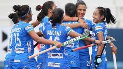 Olympics 2021: വന്ദനയ്ക്കു ഹാട്രിക്ക്, വനിതാ ഹോക്കിയില്‍ ഇന്ത്യക്കു ജയം- ക്വാര്‍ട്ടര്‍ പ്രതീക്ഷ