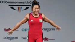 ഇന്ത്യയുടെ അഭിമാനം, ചാനുവിന്റെ മെഡല്‍ നേട്ടം ആഘോഷമാക്കി കുടുംബവും സുഹൃത്തുക്കളും നാടും