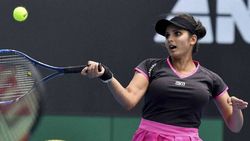 വിംബിള്‍ഡണ്‍: വനിതാ ഡബിള്‍സില്‍ സാനിയ സഖ്യം പുറത്ത്, റോജര്‍ ഫെഡറര്‍ പ്രീ ക്വാര്‍ട്ടറില്‍