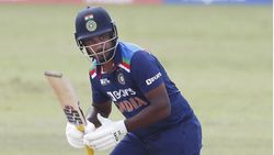 IND vs SL: വീണ്ടും അവസരം 'തുലച്ചു', സഞ്ജുവിന് നല്‍കുന്നത് അനാവശ്യ പരിഗണന, വിമര്‍ശിച്ച് ആരാധകര്‍