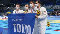 Olympics 2021: ലോക റെക്കോര്‍ഡിലേക്കു നീന്തിക്കയറി അമേരിക്ക, നേട്ടം 4-100 മെഡ്‌ലേ റിലേയില്‍