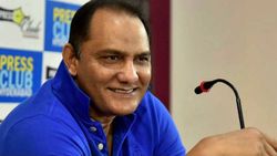 INDvENG: 80കളില്‍ നിന്നു മുന്നോട്ടു പോവൂ, മകന് പകരം അച്ഛന്‍ ടീമിലെത്തി!- അസ്ഹറിനു ട്രോള്‍