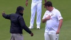 നീ എവിടുന്ന് വന്നെടാ മരഭൂതമേ! കളിക്കിടെ മൈതാനത്ത് ഒരാള്‍, തൊടരുത് ഞാന്‍ ഇന്ത്യന്‍ താരമെന്ന് വാദം!